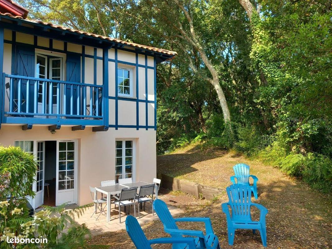 Maison Les Pieds Dans L'eau, Piscine Et A Pieds Holiday home *
